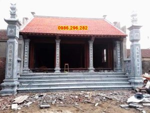 cột đèn hai bên nhà thờ