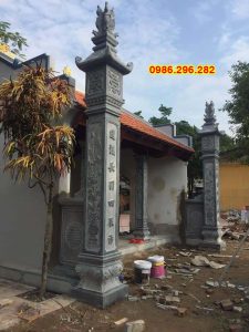 cột trụ đá nhà thờ